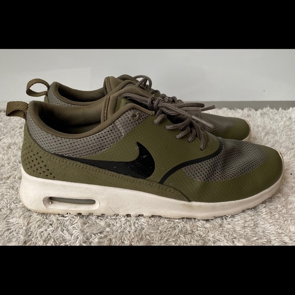 nike women's air max thea cargo khaki/medium olive